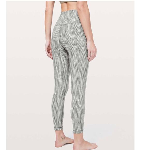 Lululemon Wunder Under Low-Rise Leggings Gray Snakeskin Print Size 10 - Picture 1 of 8